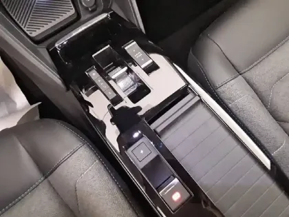 Photo 13 Citroën C4 e- 136 ch Automatique