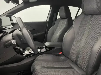 Photo 13 Peugeot 208  Electrique 50 kWh 136ch