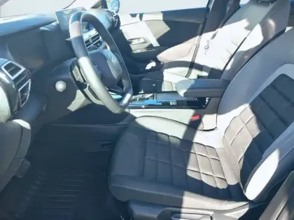 Photo 10 Citroën C4  Hybride 136 e-DCS6