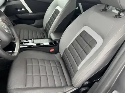 Photo 30 Citroën C4  Hybride 136 e-DCS6