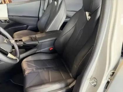 Photo 9 DS DS 8 DS N°8 230 ch FWD Standard Range