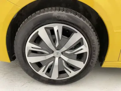 Photo 16 Peugeot 208  PureTech 75 S&S BVM5