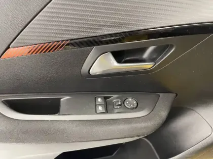 Photo 24 Peugeot 208  PureTech 75 S&S BVM5