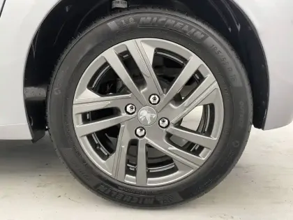 Photo 15 Peugeot 208  PureTech 75 S&S BVM5