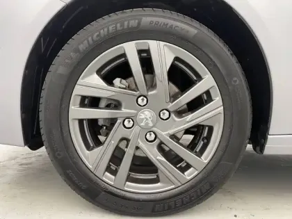 Photo 16 Peugeot 208  PureTech 75 S&S BVM5
