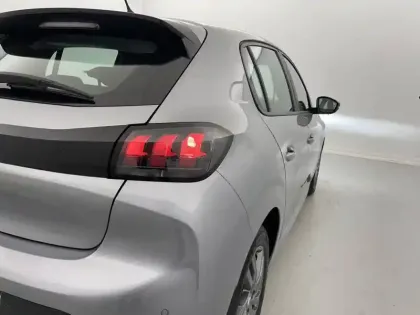 Photo 28 Peugeot 208  PureTech 75 S&S BVM5