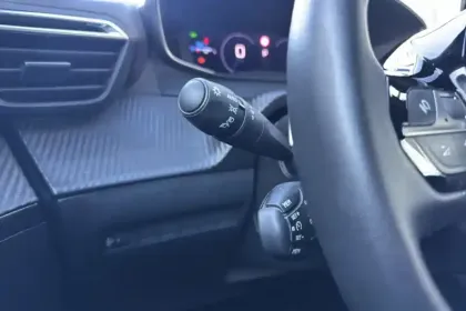 Photo 46 Peugeot 2008  Hybrid 136 e-DCS6