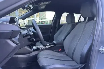 Photo 9 Peugeot 2008  Hybrid 136 e-DCS6