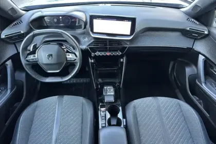 Photo 43 Peugeot 2008  Hybrid 136 e-DCS6