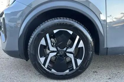 Photo 40 Peugeot 2008  Hybrid 136 e-DCS6