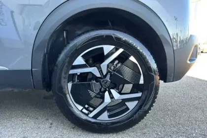 Photo 11 Peugeot 2008  Hybrid 136 e-DCS6