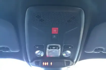 Photo 75 Peugeot 2008  Hybrid 136 e-DCS6