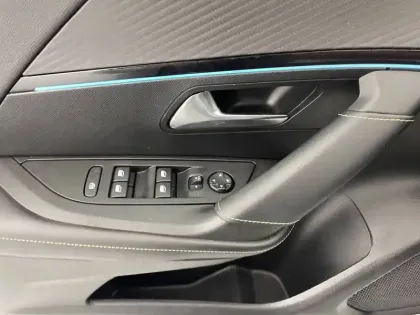 Photo 24 Peugeot 2008  Electrique 136 ch