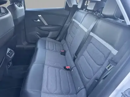 Photo 11 Citroën C4 e- 136 ch Automatique