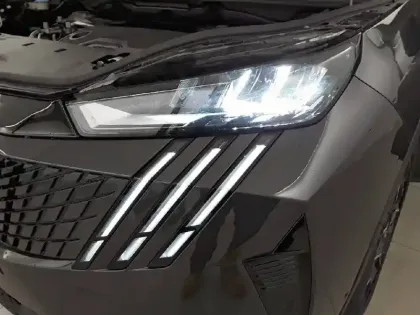 Photo 64 Peugeot 3008  Hybrid 136 e-DCS6