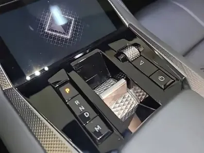 Photo 43 DS DS 4  PureTech 130 EAT8