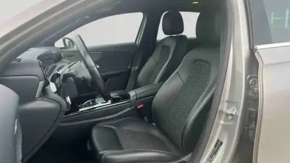 Photo 14 Mercedes Classe A  180 7G-DCT