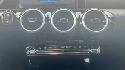 Photo 17 Mercedes Classe A  180 7G-DCT