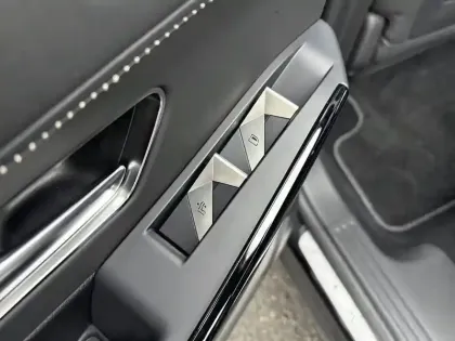 Photo 72 DS DS 7 Gén. I Ph1 NG Louvre 5