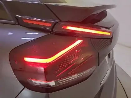 Photo 16 Citroën C4 e- 136 ch Automatique