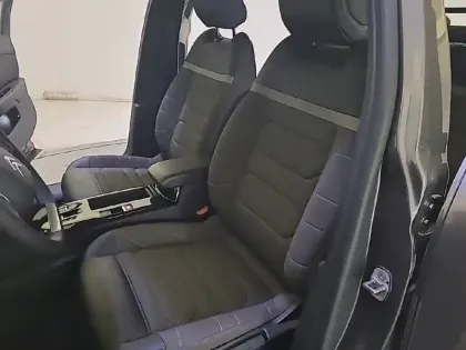 Photo 10 Citroën C4 e- 136 ch Automatique