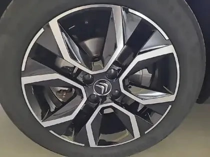 Photo 12 Citroën C4 e- 136 ch Automatique