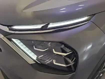 Photo 15 Citroën C4 e- 136 ch Automatique