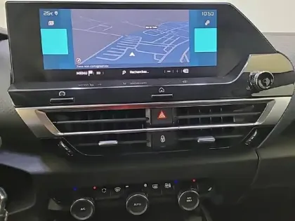 Photo 17 Citroën C4 e- 136 ch Automatique