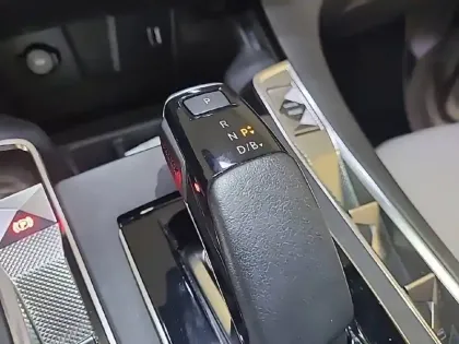 Photo 39 DS DS 7 DS7 Crossback Hybride E-Tense 225 EAT8