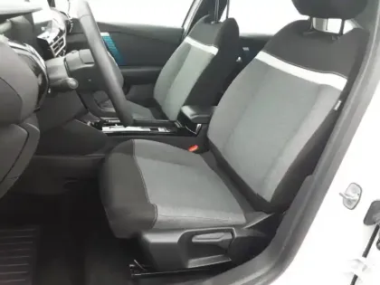 Photo 33 Citroën C4 e- 136 ch Automatique