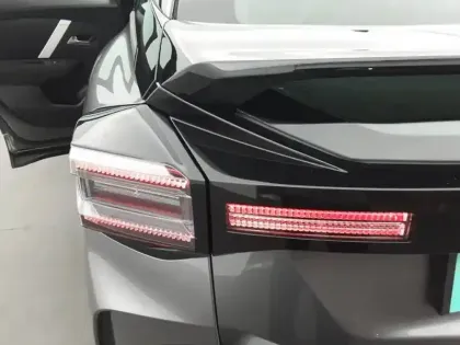 Photo 16 Citroën C4  Hybride 136 e-DCS6