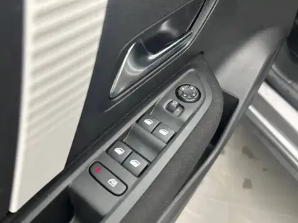 Photo 38 Citroën C4  Hybride 136 e-DCS6