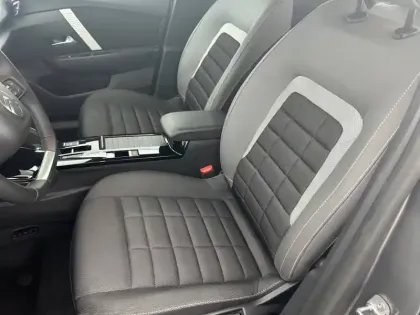 Photo 31 Citroën C4  Hybride 136 e-DCS6