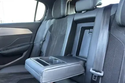 Photo 24 Peugeot 308  PHEV 225 e-EAT8