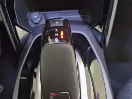 Photo 13 Peugeot 2008  PureTech 130 S&S EAT8