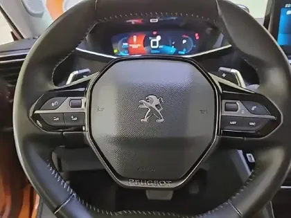 Photo 8 Peugeot 2008  PureTech 130 S&S EAT8