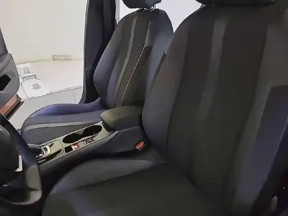 Photo 10 Peugeot 2008  PureTech 130 S&S EAT8