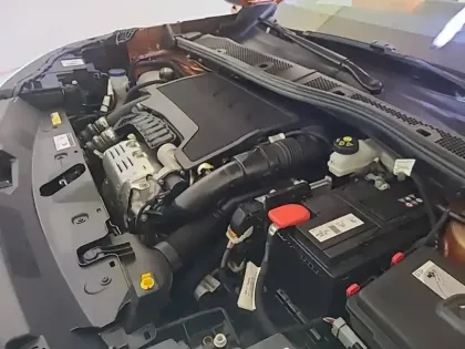 Photo 14 Peugeot 2008  PureTech 130 S&S EAT8