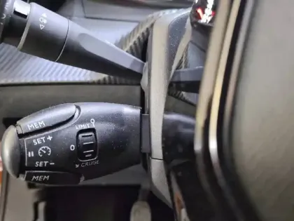 Photo 25 Peugeot 2008  PureTech 100 S&S BVM6