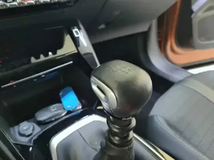 Photo 13 Peugeot 2008  PureTech 100 S&S BVM6