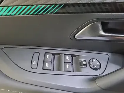 Photo 29 Peugeot 2008  PureTech 100 S&S BVM6