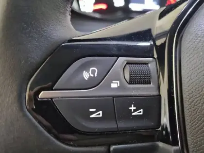 Photo 58 Peugeot 2008  PureTech 100 S&S BVM6