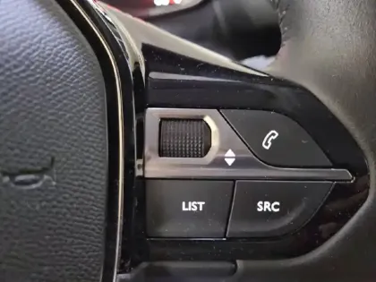 Photo 59 Peugeot 2008  PureTech 100 S&S BVM6