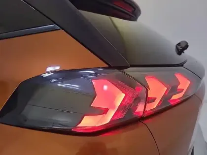 Photo 16 Peugeot 2008  PureTech 100 S&S BVM6