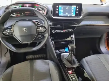 Photo 71 Peugeot 2008  PureTech 100 S&S BVM6