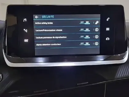 Photo 21 Peugeot 2008  PureTech 100 S&S BVM6