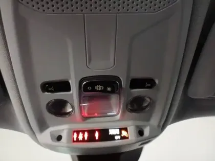 Photo 102 Peugeot 2008  PureTech 100 S&S BVM6