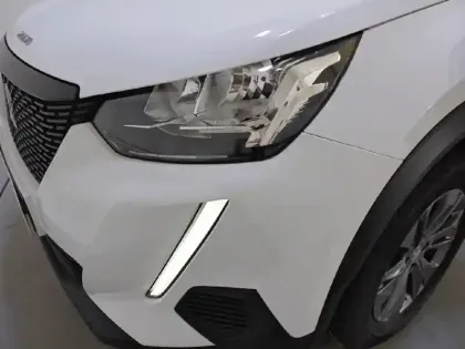 Photo 127 Peugeot 2008  PureTech 100 S&S BVM6