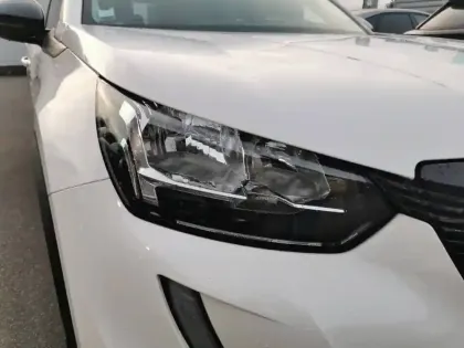 Photo 13 Peugeot 2008  PureTech 100 S&S BVM6