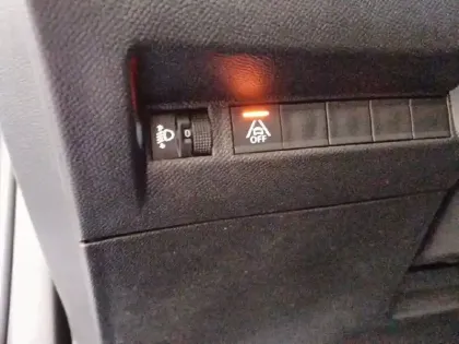 Photo 101 Peugeot 2008  PureTech 100 S&S BVM6